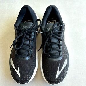Women’s Brooks Pure flow 5, size 10 - fits like a 9